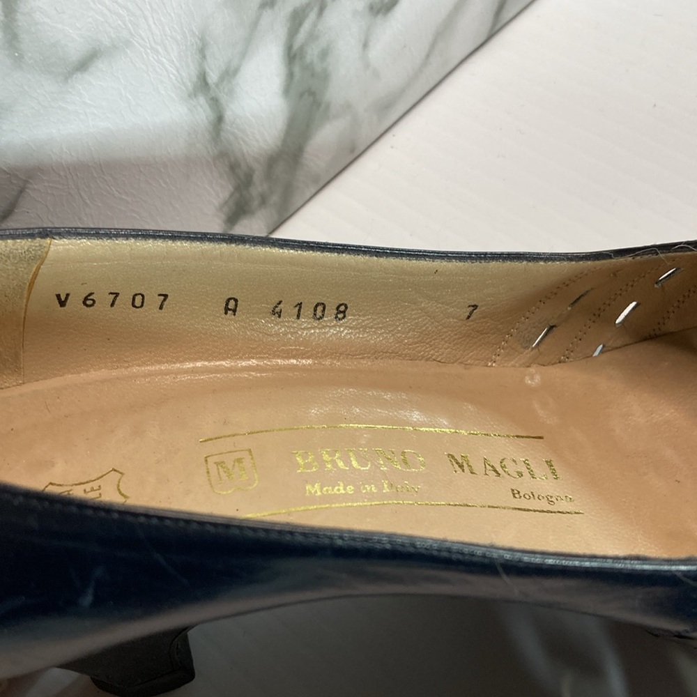 Vintage dark navy size 7 open toe Bruno Magali Italian made pumps. B17 2” heels - Picture 5 of 6